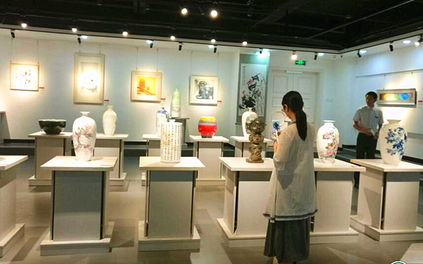 景德鎮原創陶藝巡回展亮相蘇州 承辦展覽展示